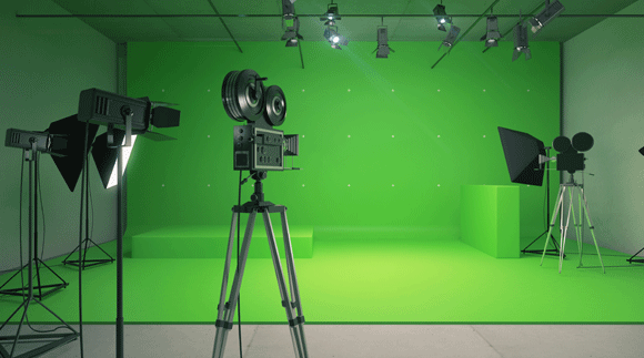 Photo d'un plateau de tournage devant un fond vert